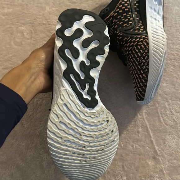 Nike React Colorful Flyknits Women’s - Picture 3 of 7